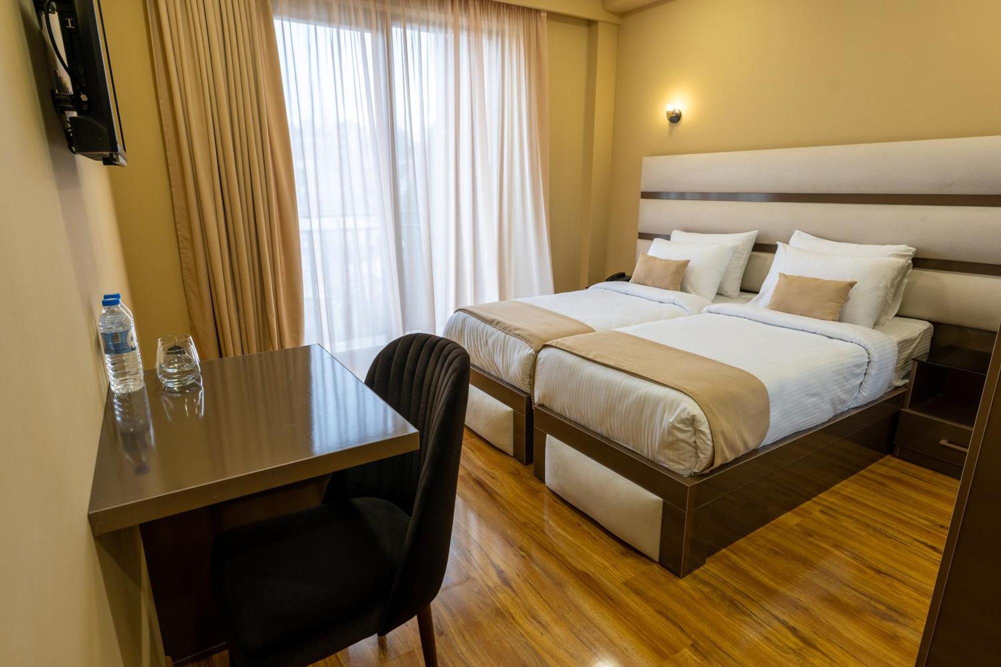 Hotel Residence Plaza Tbilisi Quarto foto